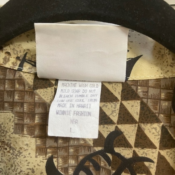 Winnie Fashion made in Hawaii shirt with coconut buttons, size large. - Picture 2 of 5